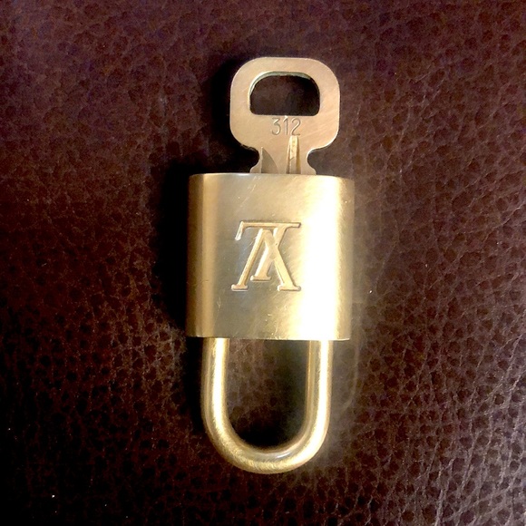 Louis Vuitton LV Gold Padlock Lock & Key 312 - Picture 3 of 13